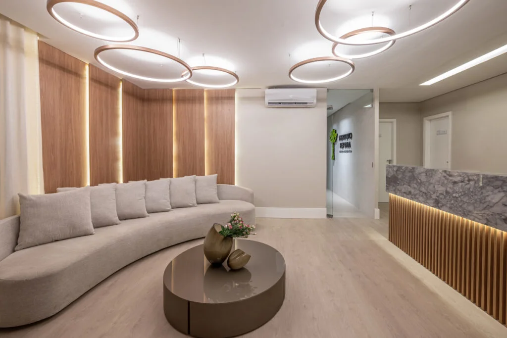 Teto com iluminação LED embutida